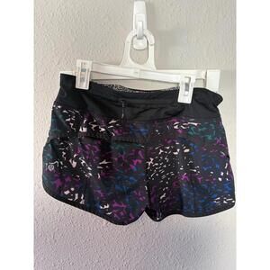 Lululemon speed up shorts patterned size 6. 3in inseam. Older style. Liner has b